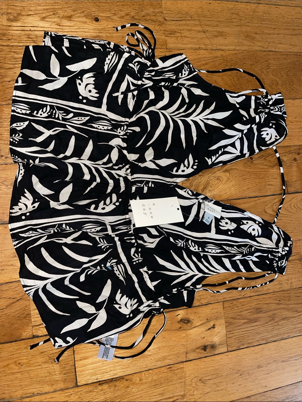 a new day Black & White Leaf-Print Sleeveless Jumpsuit